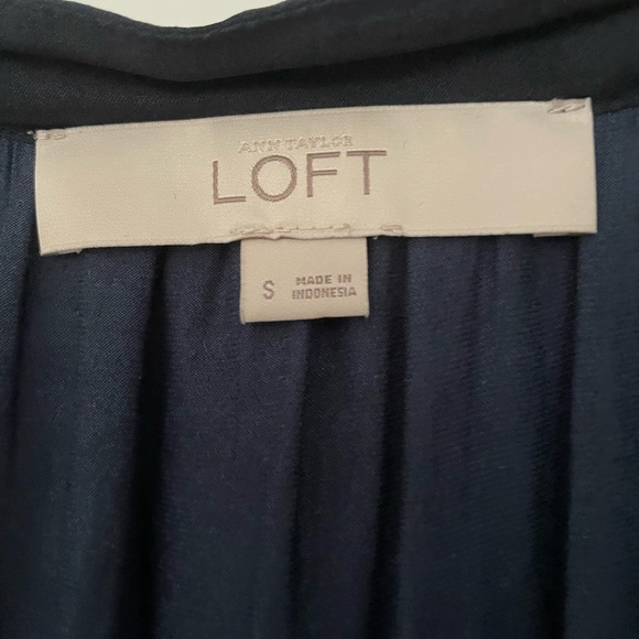 ANN TAYLOR LOFT navy blouse - Picture 5 of 6